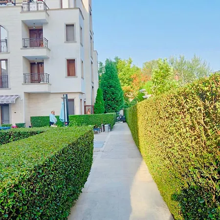 Amara в 9 Sunny Apartment